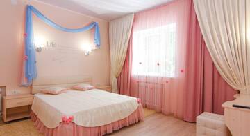 Семейный номер с видом на сад в Гостинице  Алмаз